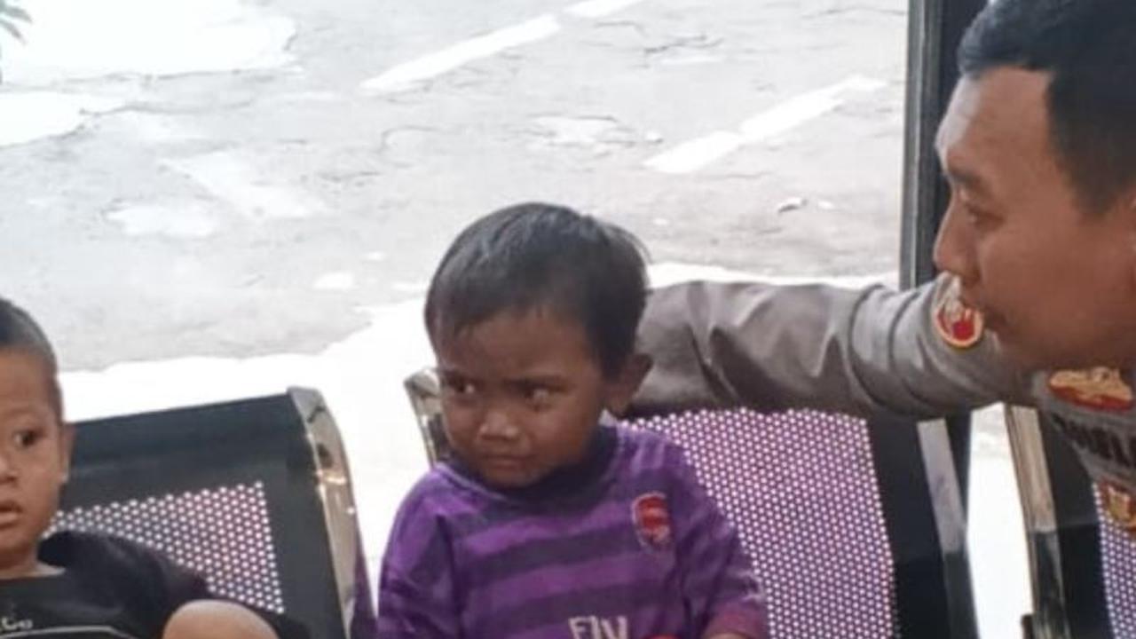 Polsek Penjaringan Berhasil Pertemukan Dua Anak Tersesat dengan Orang Tua, Kisah Haru Reuni Keluarga