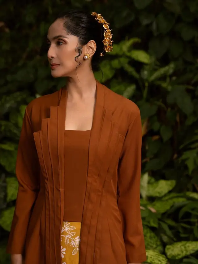 9 Model Kebaya ala Maudy Koesnaedi, Penampilan di Reuni Abang None Curi Perhatian
