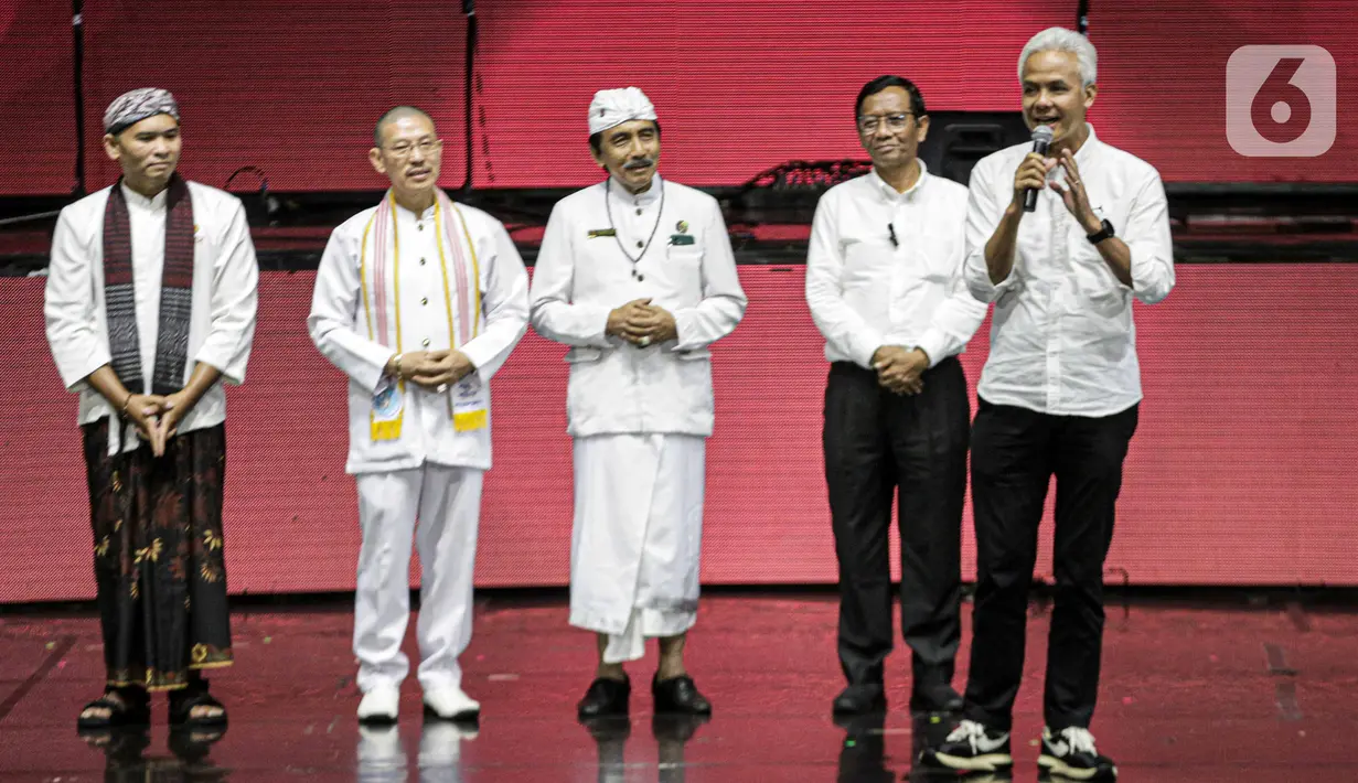 Namun meski berbeda agama, suku, ras, hingga golongan, Ganjar menyatakan bahwa seluruh masyarakat Indonesia adalah saudara satu bangsa dan satu kemanusiaan. (Liputan6.com/Faizal Fanani)