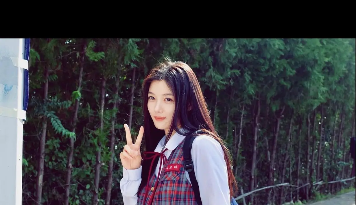 Karakter perempuan yang diperankan oleh Kim Yoo Jung adalah Na Bo Ra, tokoh utama dalam film 20th Century Girl. (FOTO: instagram.com/you_r_love/)