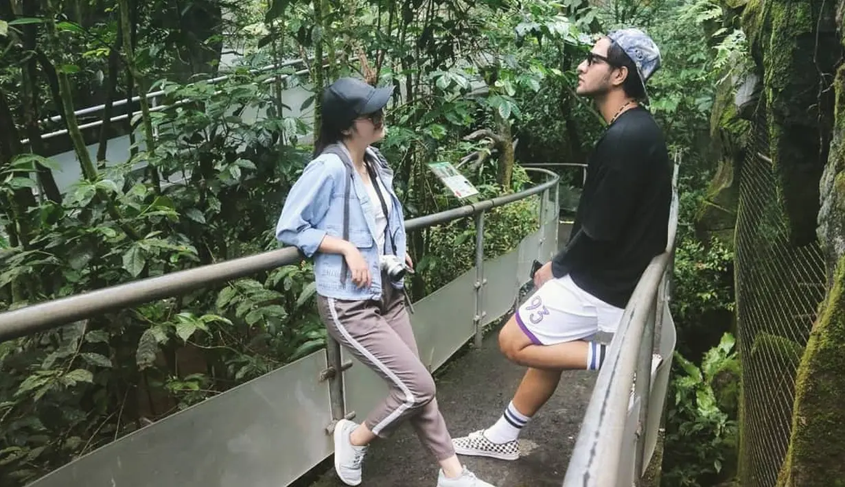 Dan baru-baru ini, Ammar mengenang pertemuannya dengan Ranty Maria pada empat tahun yang lalu. Keduanya pun resmi berpacaran pada tahun 2015 silam. (Instagram/ammarzoni)