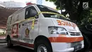 Ambulans Partai Gerindra yang diamankan polisi terparkir di halaman Mapolda Metro Jaya, Jakarta, Kamis (23/5/2019). Ambulans milik Partai Gerindra Tasikmalaya berpelat nomor B 9686 PCF tersebut diamankan polisi karena diduga mengangkut batu dalam Aksi 22 Mei. (merdeka.com/Iqbal Nugroho)