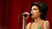 23 Juli 2011: Amy Winehouse Ditemukan Tewas Akibat Keracunan Alkohol