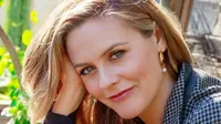 Rahasia Awet Muda Alicia Silverstone di Usia 48 Tahun, Mengaku Tak Pernah Operasi Plastik