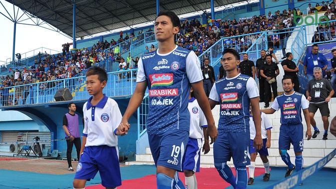 Hanif Sjahbandi mengakui kurang beruntung saat Arema melawan PS Tira di Stadion Kanjuruhan, Kabupaten Malang, Minggu (15/7/2018). (Bola.com/Iwan Setiawan)