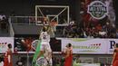 Pebasket Pelita Jaya, Chester Giles, berusaha memasukan bola saat laga IBL All Star di Britama Arena, Jakarta, Minggu (7/1/2018). Dirinya menjadi MVP IBL All Star setelah menorehkan 40 poin dan 10 rebound. (Bola.com/M Iqbal Ichsan)