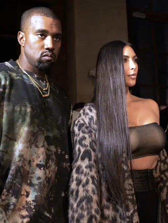 Saat kejadian, Kim tidak ditemani Kanye West, suaminya. Saat itu Kanye sedang berada di New York untuk tampil dalam sebuah panggung musik, namun ketika mendengar kabar buruk tentang Kim, ia langsung menghentikan penampilannya. (AFP/Bintang.com)
