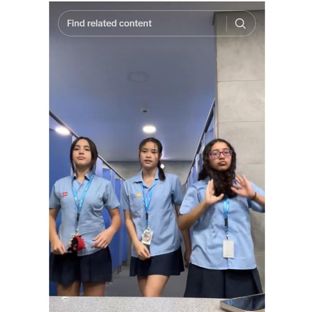 6 Potret Mikhayla Bareng Teman Sekolahnya, Mirip Nia Ramadhani Masa Remaja