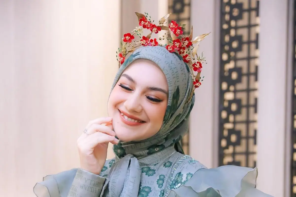 Tampilan Irish Bella dalam Balutan Hijab Premium, Bergaya Elegan Khas Wanita Modern