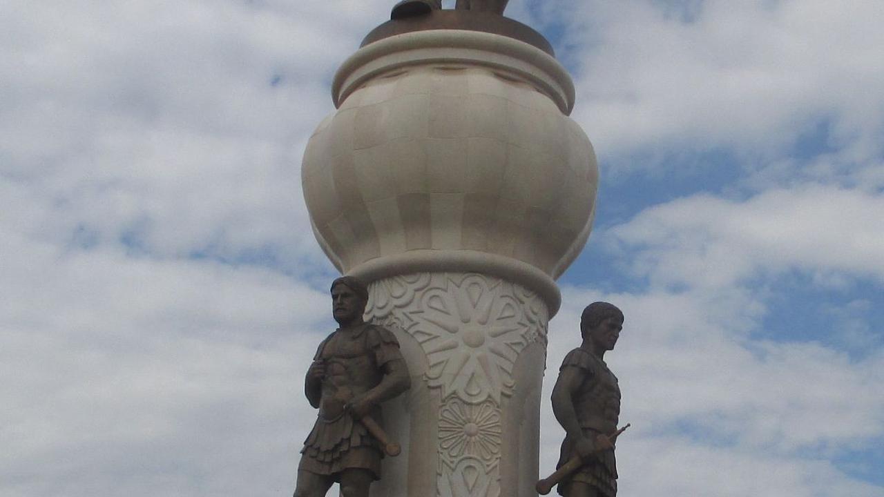 3. Tempat Peristirahatan Terakhir Ayah Alexander Agung<br>