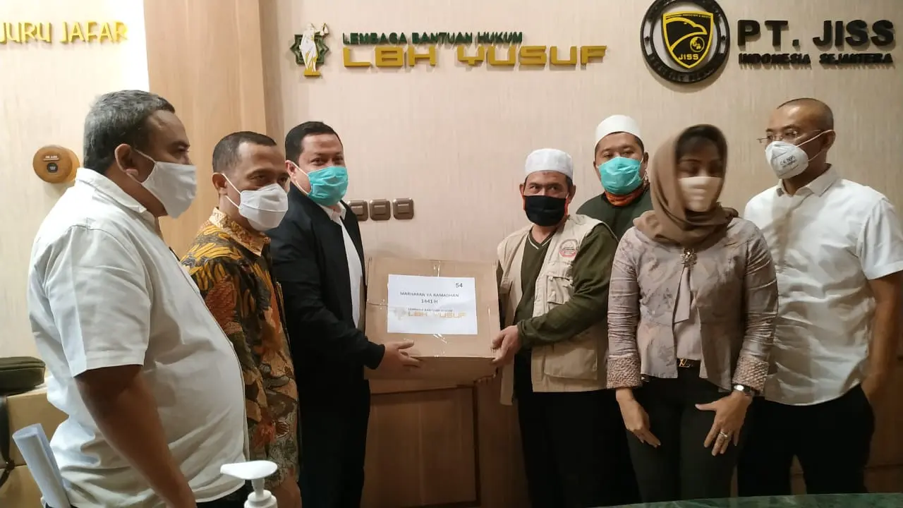 IKA UII membantu sejumlah ustaz dan marbot masjid terdampak Covid-19.