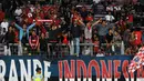 Sejumlah pendukung timnas Indonesia bersorak usai menyaksikan laga kualifikasi grup H Piala Asia 2016 antara Indonesia U-23 melawan Timor Leste di Stadion GBK Jakarta, (27/3/2015). Indonesia unggul 5-0 atas Timor Leste. (Liputan6.com/Helmi Fithriansyah)