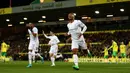 Pemain Manchester City Raheem Sterling (tengah) melakukan selebrasi usai mencetak gol ke gawang Norwich City pada pertandingan sepak bola Liga Inggris di Stadion Carrow Road, Norwich, Inggris, 12 Februari 2022. Manchester City menang 4-0. (Adrian DENNIS/AFP)