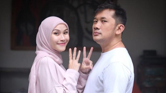 Zaskia Adya Mecca dan Hanung Bramantyo. (Foto: Instagram @zaskiadyamecca)