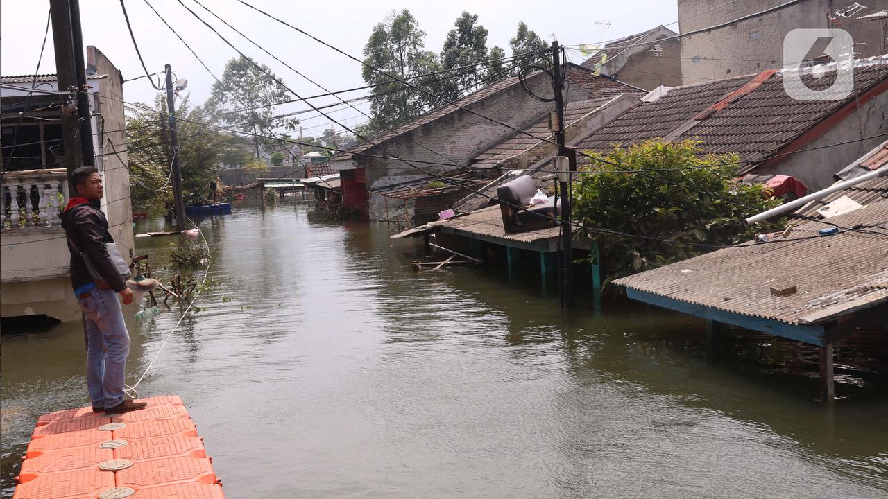 Banjir Setinggi 2,5 Meter di Perumahan Periuk Damai Tangerang Belum Surut