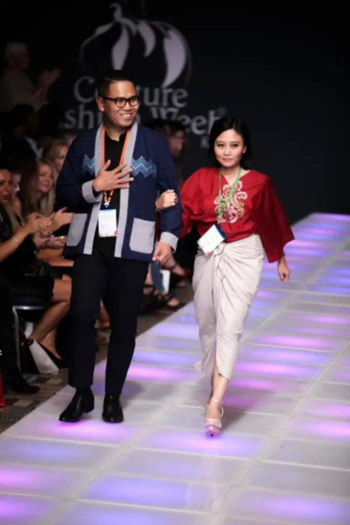 Kerajinan Sulam Karawo dari Gorontalo hadir di New York Fashion Week 2017. (Istimewa)