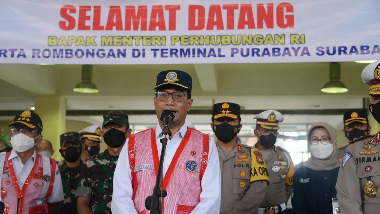 Menhub Budi Karya meninjau layanan di Bandara Juanda, Surabaya