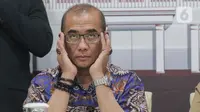 Ketua Komisi Pemilihan Umum (KPU) Hasyim Asy'ari saat memberikan keterangan terkait persiapan debat capres dan cawapres Pemilu 2024 di Gedung KPU, Jakarta, Senin (11/12/2023). (Liputan6.com/Angga Yuniar)