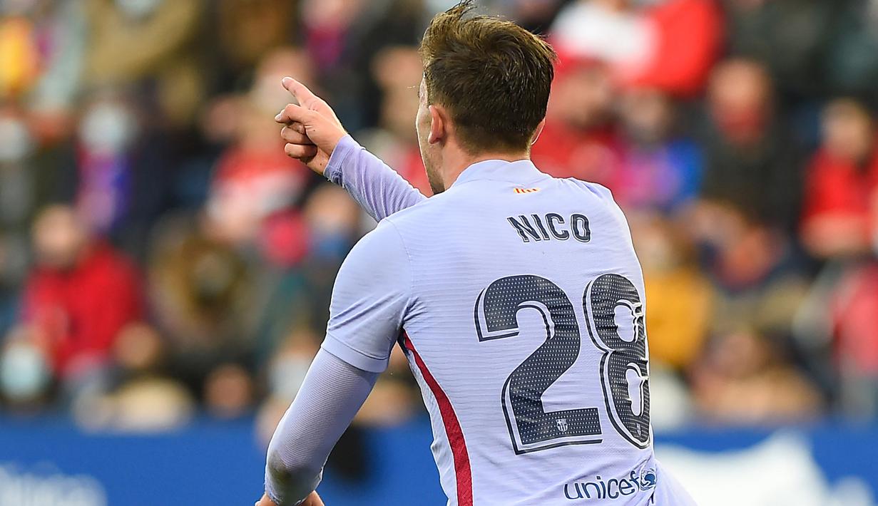 Barcelona tampil dominan dan unggul 1-0 terlebih dahulu pada menit ke-12 melalui Nico Gonzalez. Pemain muda berusia 19 tahun ini dengan tenang menaklukkan penjaga gawang Osasuna, Sergio Herrera usai menerima umpan lambung Pablo Gavira. (AFP/Ander Gillenea)