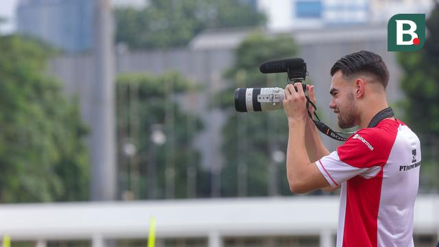 Foto: Momen Jens Raven Jadi Fotografer Dadakan di Timnas Indonesia U-20
