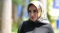 Pemeran dalam film Kawin Kontrak 3, Shinta Bachir kembali memutuskan untuk berhijab. Hal itu terlihat dari instagram storynya. Dengan kembali berhijab, Shinta menjual baju seksinya. (Muhammad Akrom Sukarya/Kapanlagi.com)