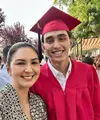 Lionel Sinathrya atau yang akrab disapa Lio, putra sulung Donna Agnesia dan Darius Sinathraya baru saja lulus SMA dengan Diploma Magna Cum Laude. Bukan di Indonesia, Donna pun harus terbang ke Portugal untuk merayakan wisuda putranya. [@dagnesia]