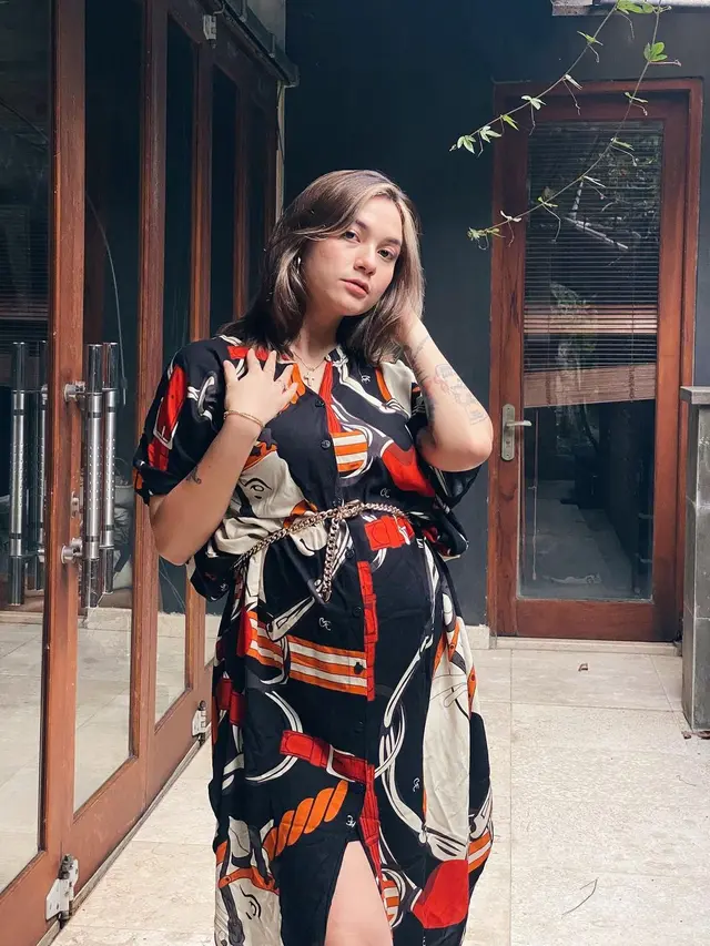7 Potret Demi Langston Pamer Baby Bump Anak Ke-4 Ini Menawan