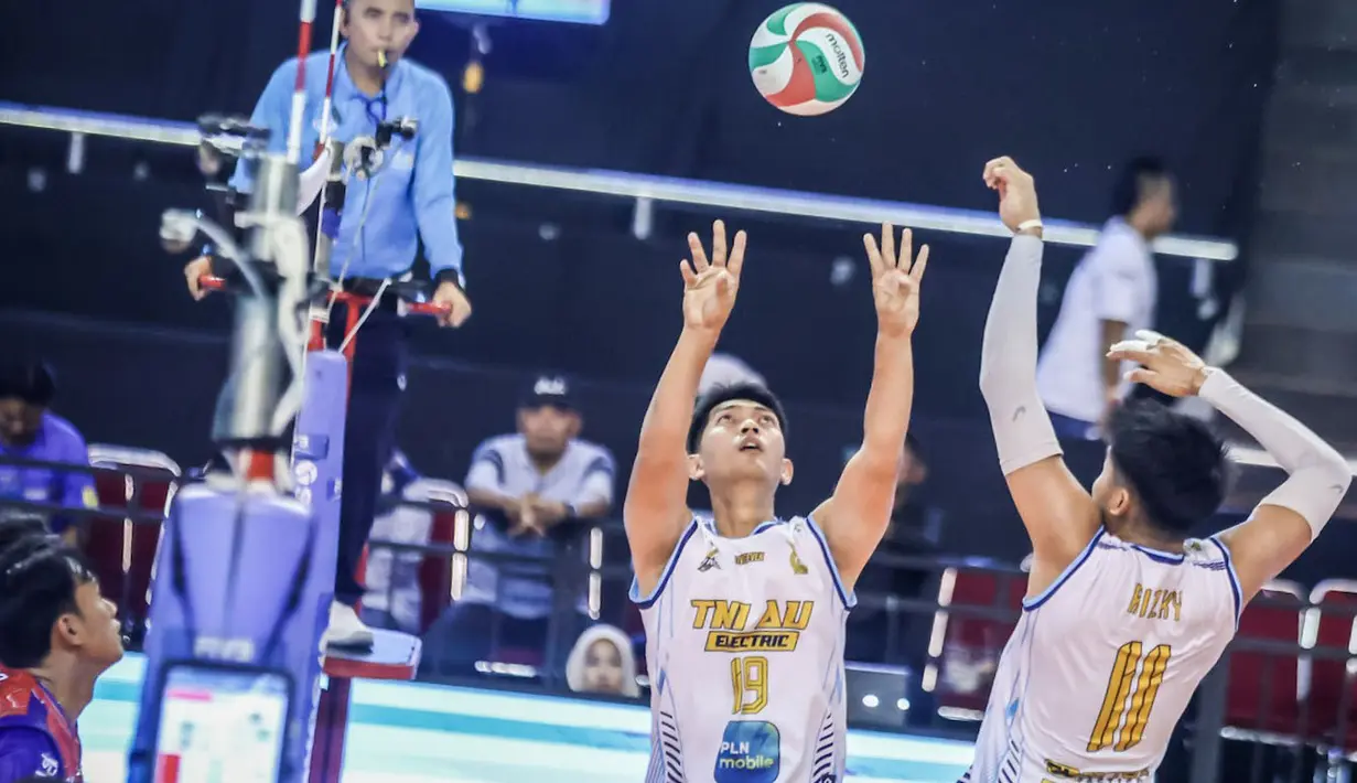 Padahal, pada laga sebelumnya di putaran pertama final four, TNI AU Electric mampu unggul tipis 3-2. (Dok. PBVSI)