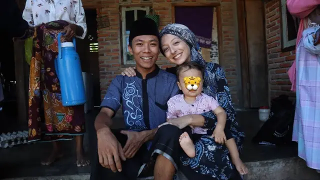 6 Potret Terbaru Pria Lombok dan Istri Bule Asal Prancis, Makin Mesra