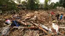 Kondisi rumah warga yang ada di Kampung Pulo pasca penggusuran, Jakarta, Kamis (20/8/2015). Pemprov DKI Jakarta berencana merelokasiwarga ke Rusun Jatinegara. (Liputan6.com/HelmiFithriansyah)