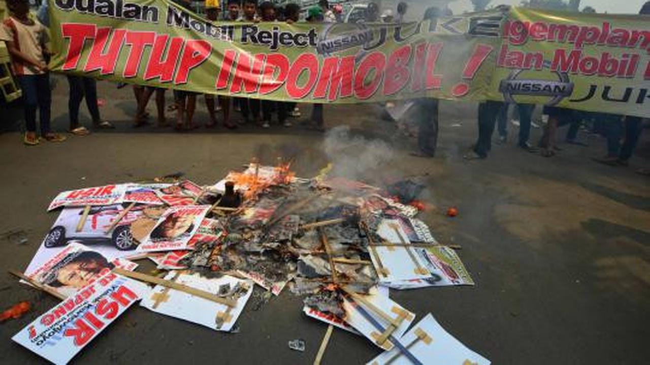 Protes Juke, massa gelar aksi potong ayam putih