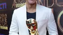 Vino G Bastian meraih piala berkat akting cemerlangnya di film Toba Dreams untuk kategori Pemeran Utama Pria Terfavorit. (Adrian Putra/Bintang.com)