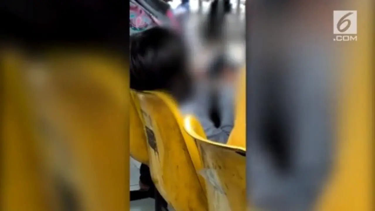 Bocah tertangkap menonton video porno di samping ibunya (capture Vidio.com)
