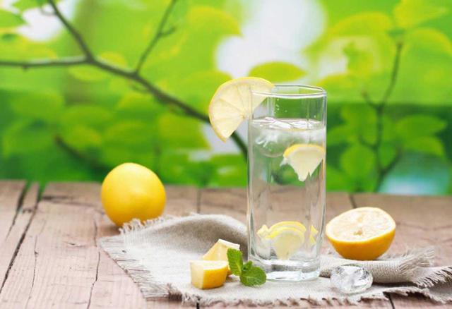 Minum air lemon rutin setiap pagi sangat baik buat kesehatan | Photo: Copyright raspironews.it