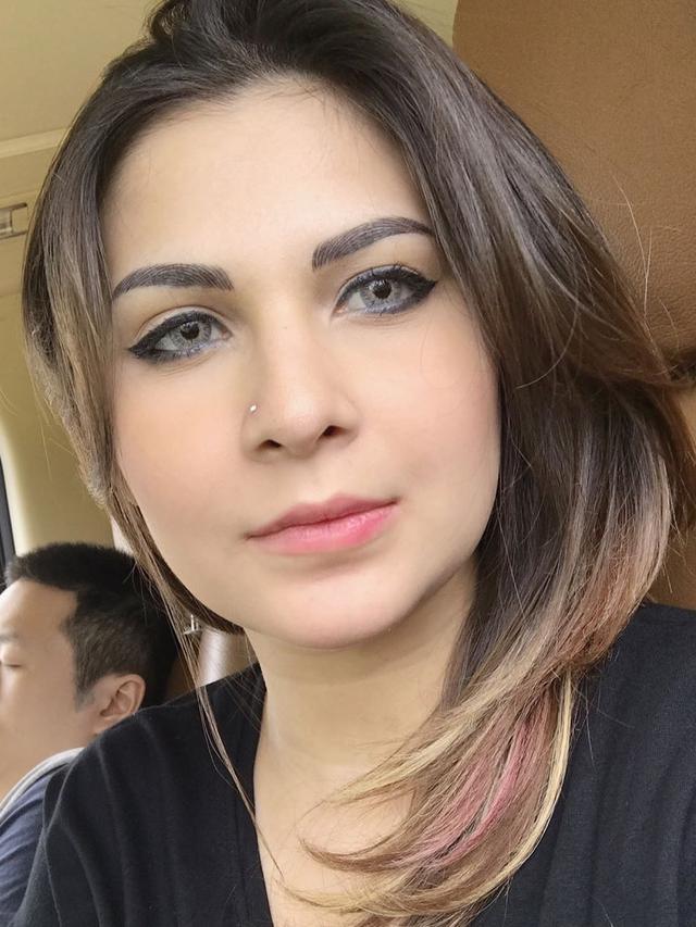 Potret Terbaru Deasy Bouman (sumber: instagram/deasybouman)