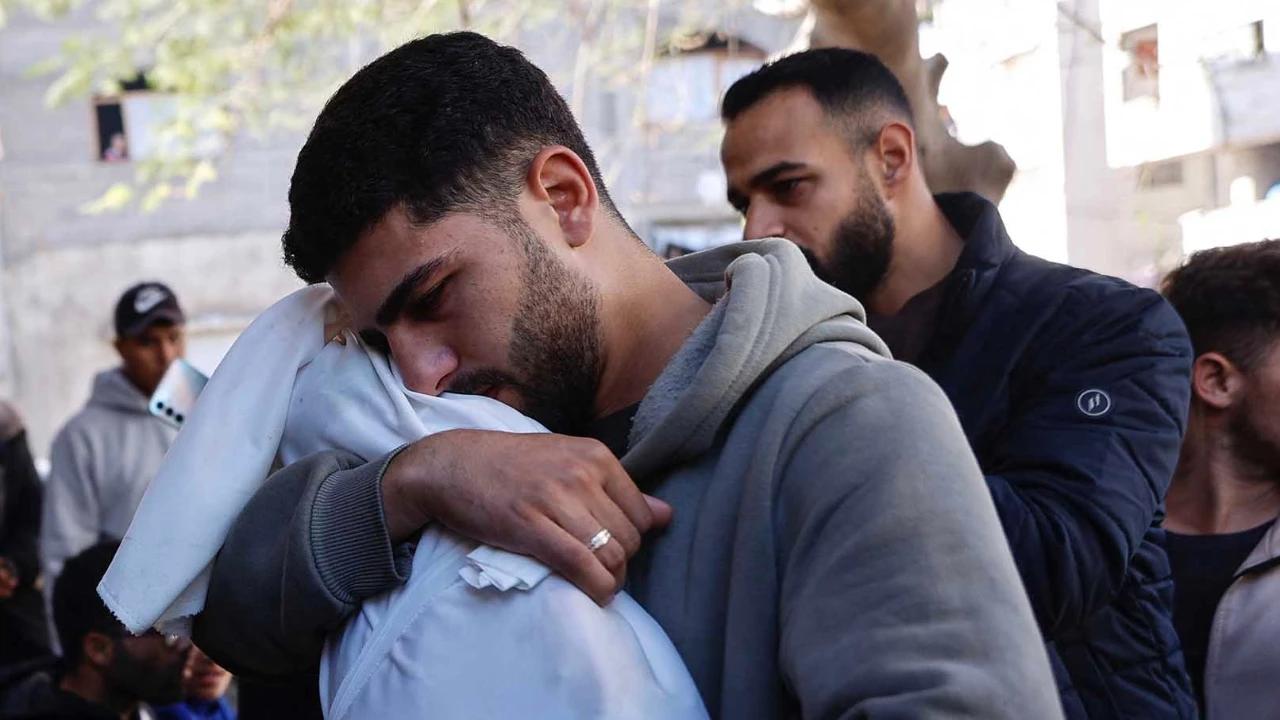 FOTO: Enam Warga Gaza Tewas dalam Serangan Terbaru Israel