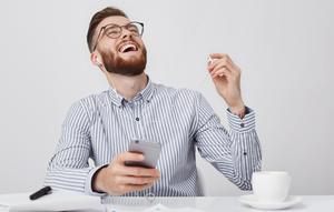 Funny quotes about work. (Photo: wayhomestudio/Freepik)