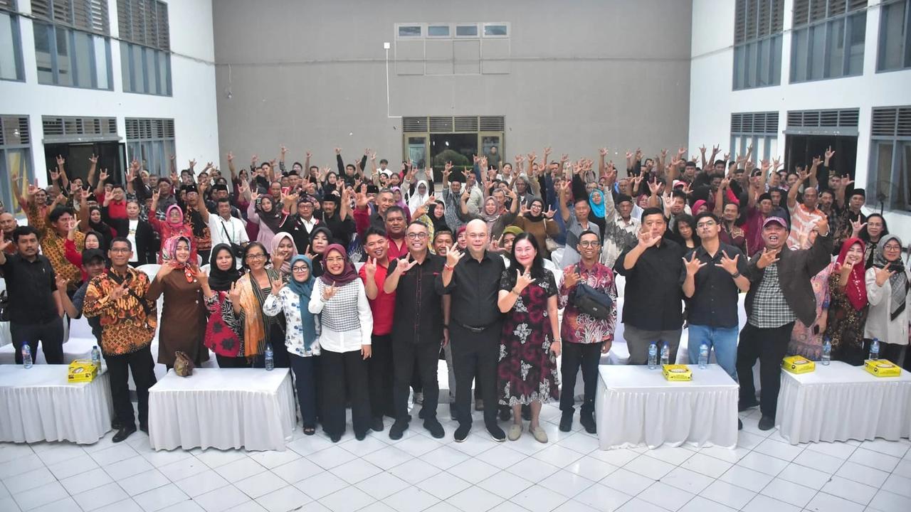 Anggota DPR Romy Soekarno dan Pulung Agustanto gelar diskusi bersama warga saat reses bersama di Blitar