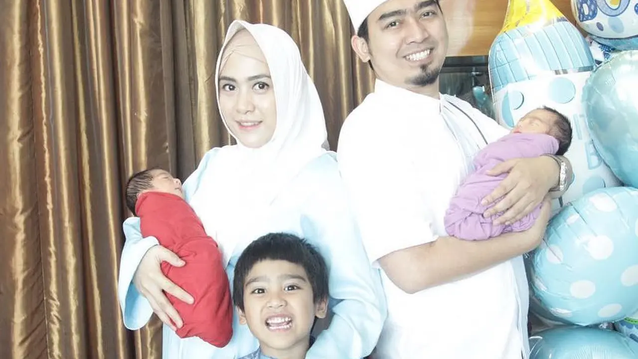 [Bintang] Ustaz Solmed dan April Jasmine