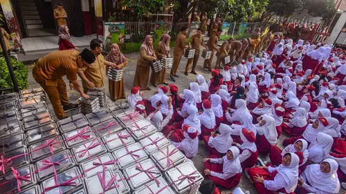 Siswa Kembali Menikmati Makan Bergizi Gratis