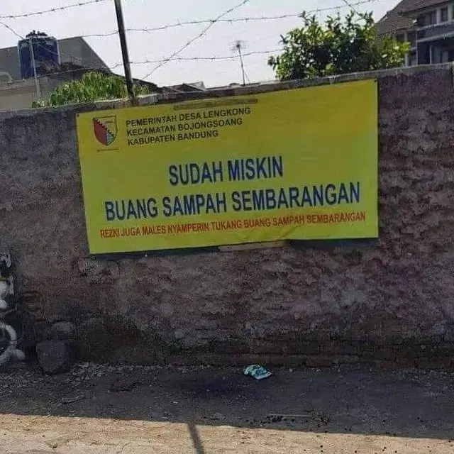 8 Potret Tulisan Spanduk Peringatan di Jalan Ini Nyeleneh Banget