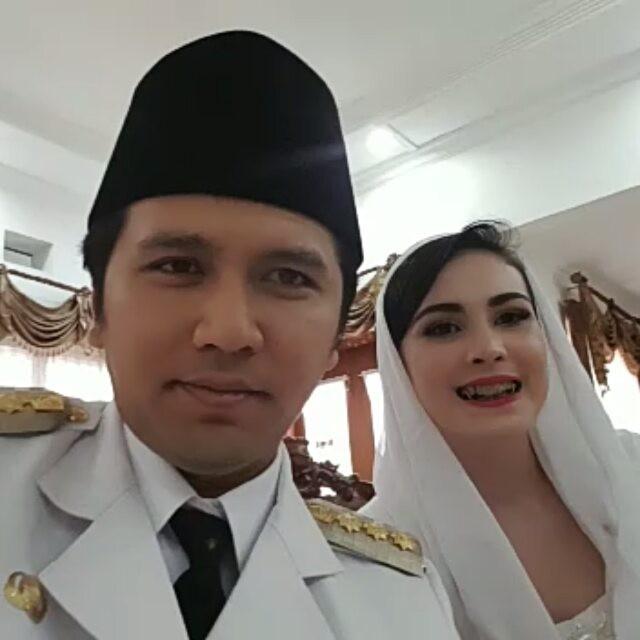 [Fimela] Arumi Bachsin dan Emil Dardak
