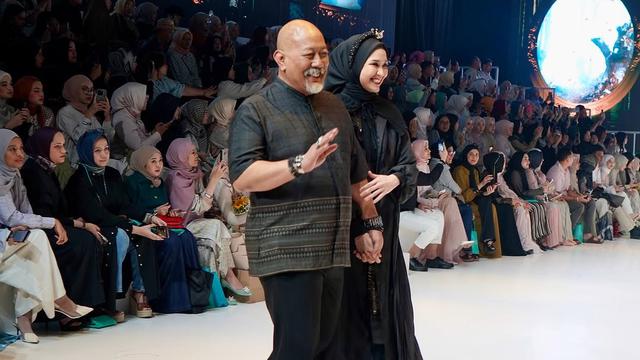 Potret Indro Warkop Jadi Model Catwalk