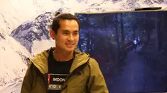 Rikas mencari pakaian yang bisa mendukung kegiatannya dalam melakukan hobi-hobi ekstrem.