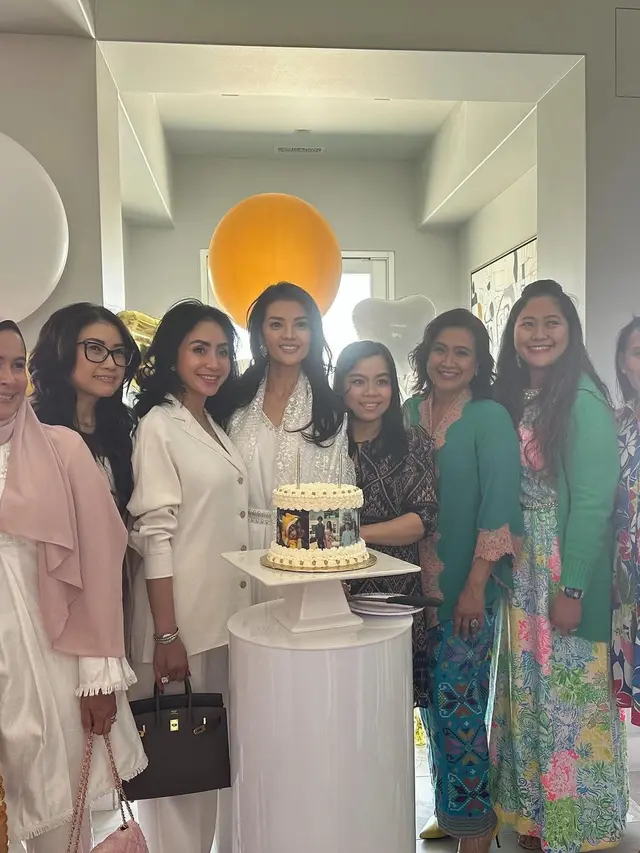 5 Potret Farah Quinn Rayakan Lebaran di Amerika Serikat, Hidangkan Banyak Masakan Indonesia