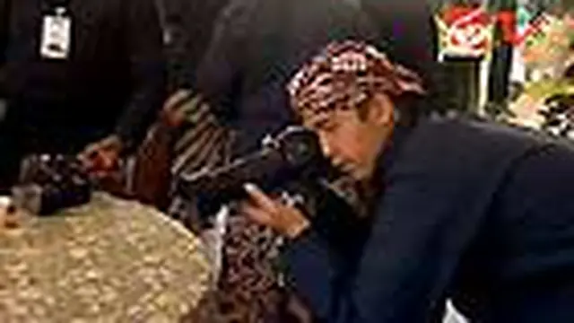 Jurnalis Wajib Kenakan Pakaian Abdi Dalem Keraton