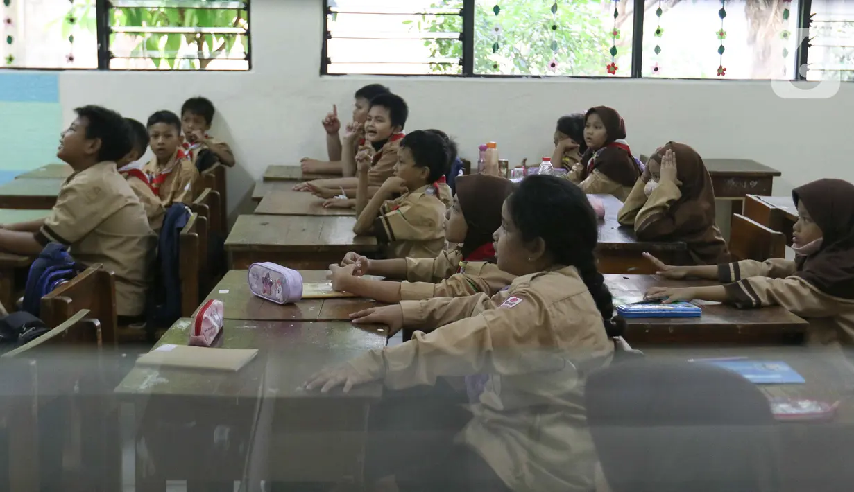 MPLS membantu siswa baru untuk mengenal hal-hal yang berkaitan dengan sekolah termasuk nilai, sistem, budaya, tata tertib dan sebagainya.  (Liputan6.com/Herman Zakharia)