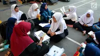 Suasana Pesantren Ramadhan di halaman Masjid Sunda Kelapa, Jakarta, Jumat (9/6). Cap Kaki Tiga memperingati HUT ke-80 tahun  dengan membagikan takjil kepada 10.000 anak Yatim dan Dhuafa di Jakarta dan Surabaya. (Liputan6.com/Johan Tallo)