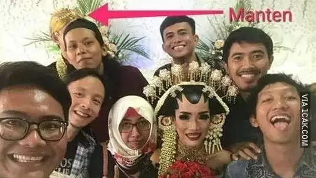 6 Foto Gaya Bebas Bareng Pengantin saat Nikahan Ini Bikin Geleng Kepala