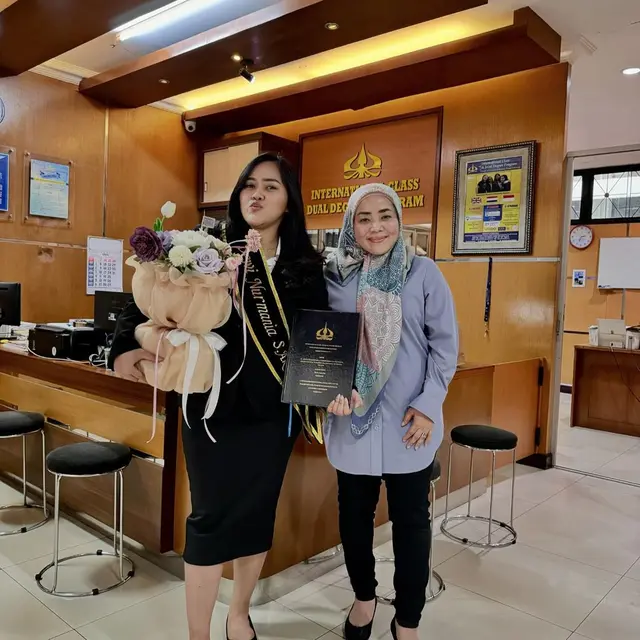 6 Potret Dewi Nurmania Anak Muzdalifah Lulus Sidang Skripsi, Bergelar Sarjana Akuntansi